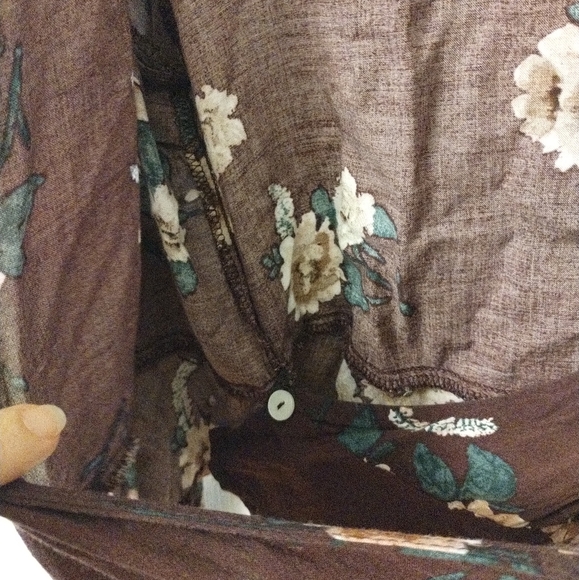 *5 for $20* Wild Fable floral wrap top - Picture 6 of 10